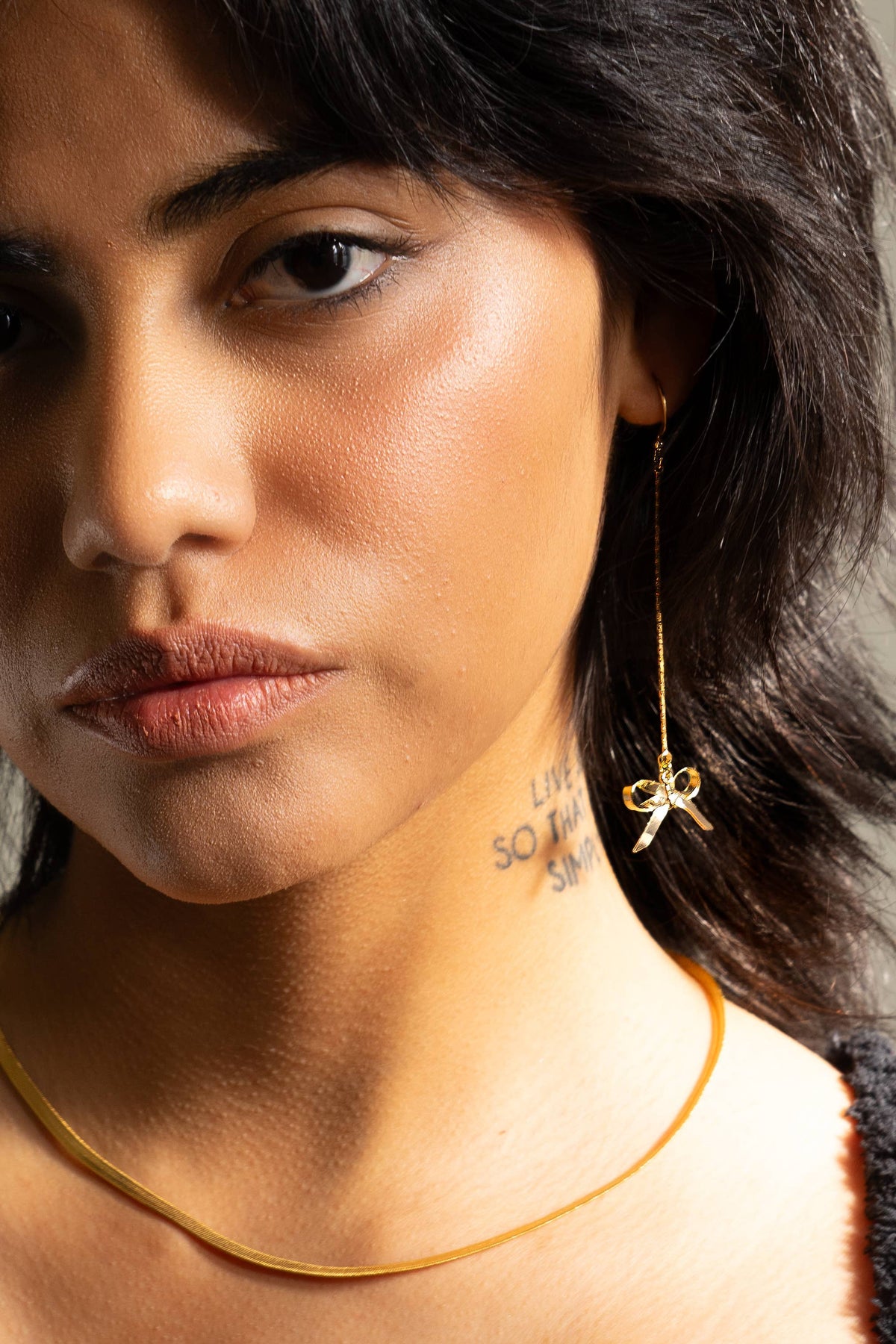 Take a Bow Earrings - 18k gold plated
